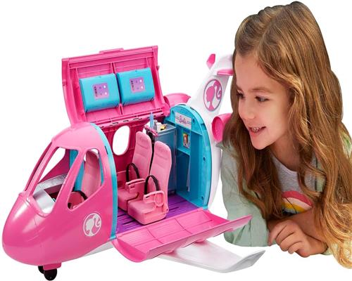 Barbie Flugzeug Dream Plane (ohne Barbie Puppe), mit beweglichen Räder und 15x Barbie Zubehör, in rosa, Spielzeug ab 3 Jahre, GDG76